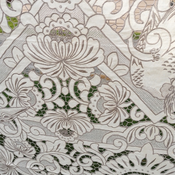 Maderia Tablecloth Birds Peacocks Cutwork - Picture 5 of 16